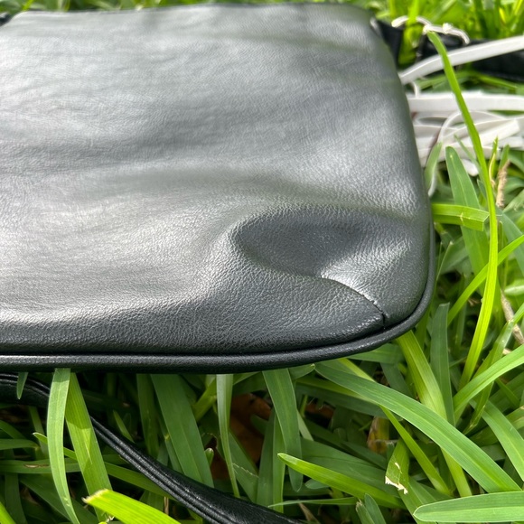 Distressed American Flag Fringe Crossbody - Picture 4 of 9